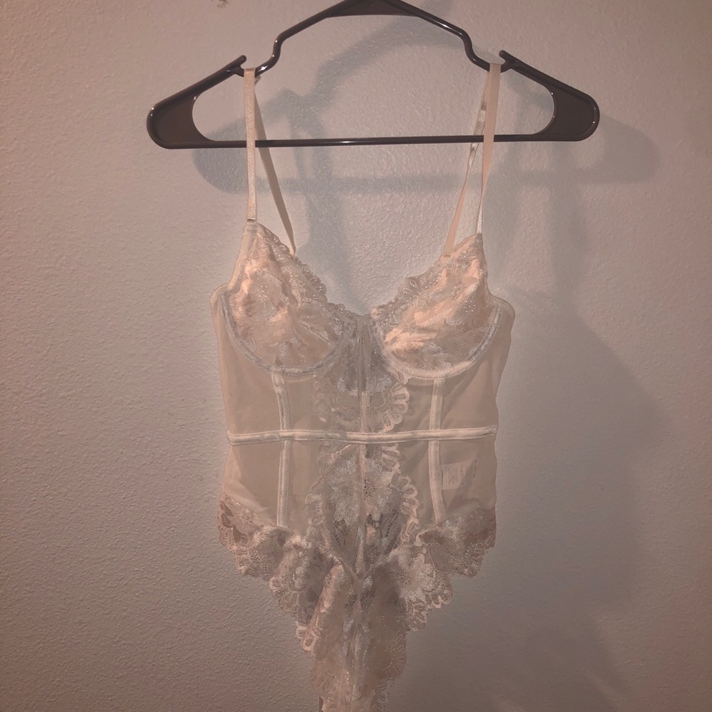 Pretty little thing white caged bodysuit sz small NWT